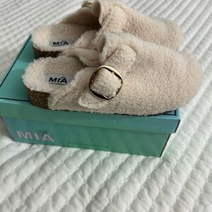 MIA Cream Fuzzy girl shoes with Chic Gold Accent